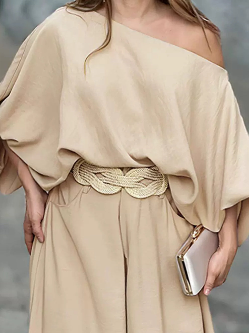 Set med blus med lanternärm och byxor, med bar axlar