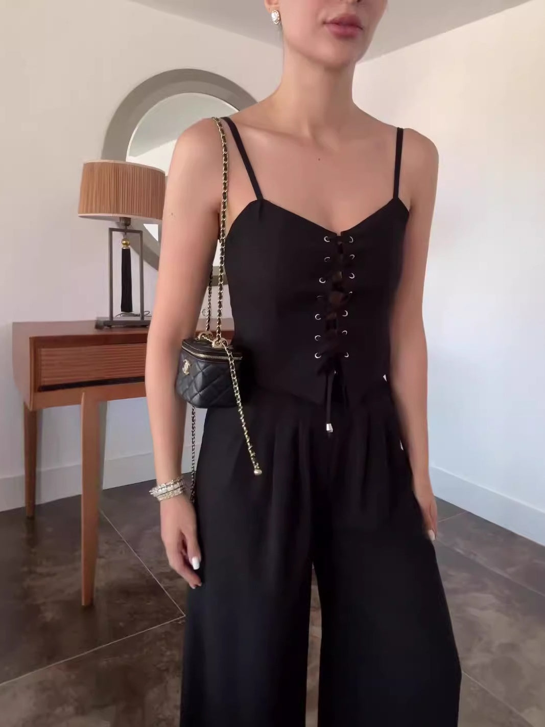 Set med två delar med axelband och rosett i linneblandning