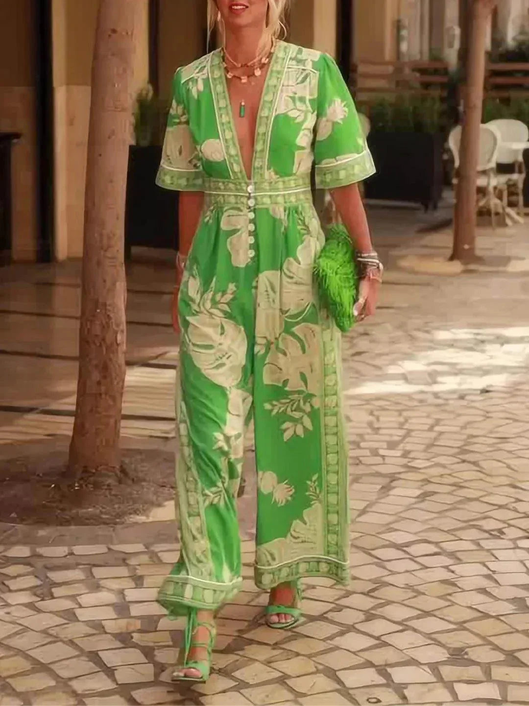 Kort jumpsuit med blommönster för semester, V-ringning