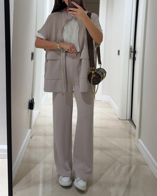 Set med topp och byxor med elastiska detaljer för midjan