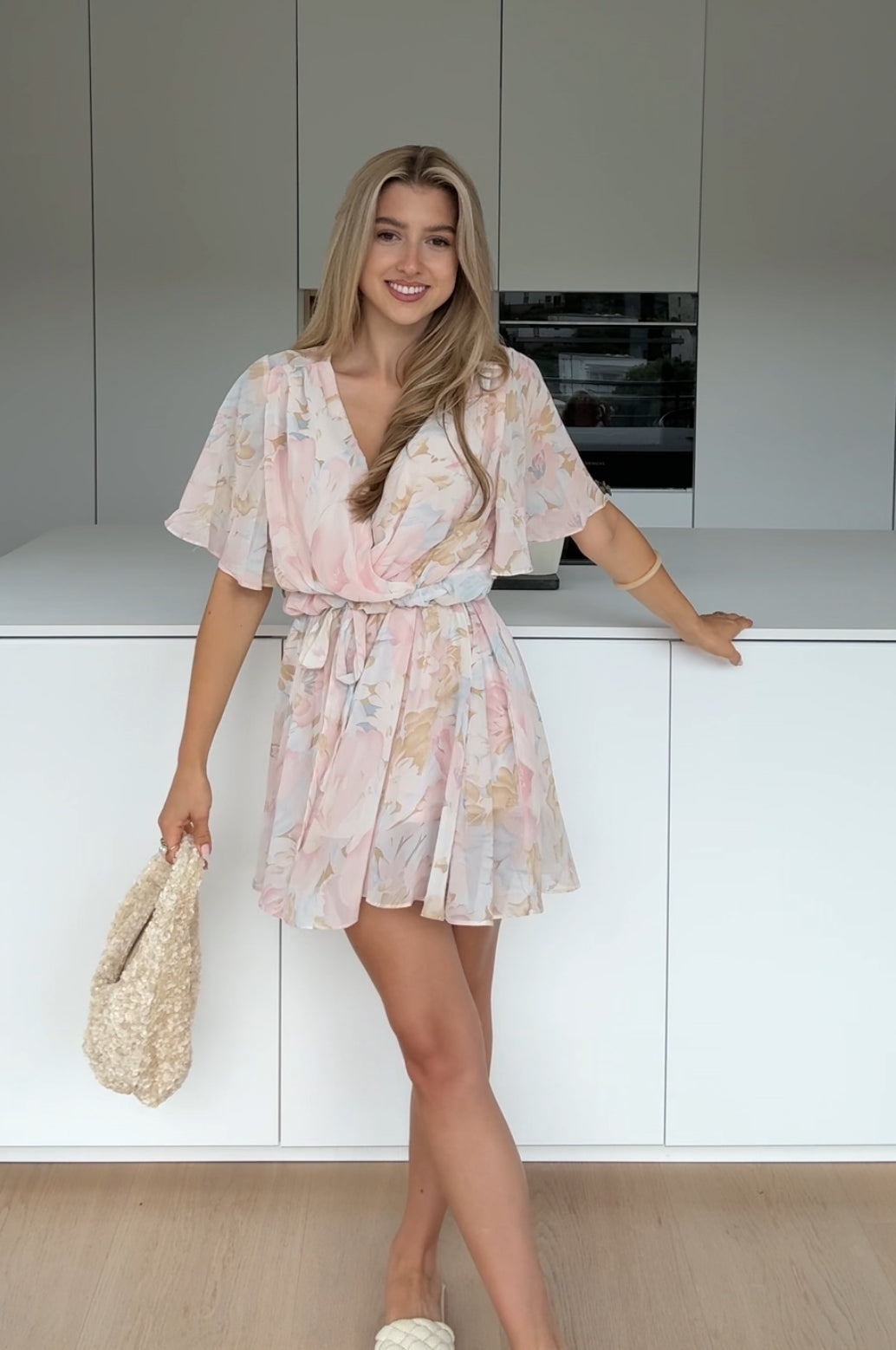 MINIKLÄNNING MED BLUMMAR