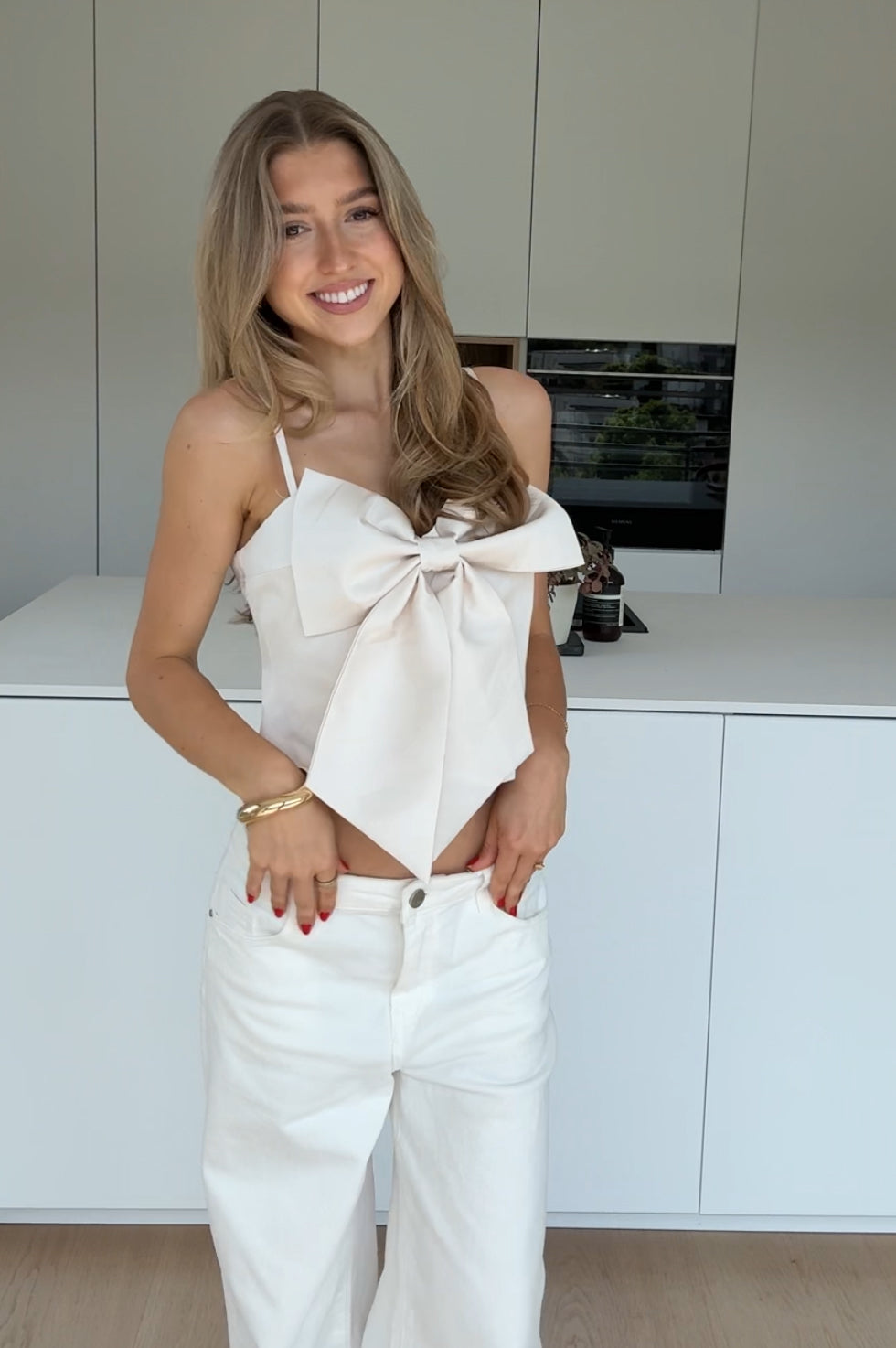 TOP SATIN MED CREMEFÄRG