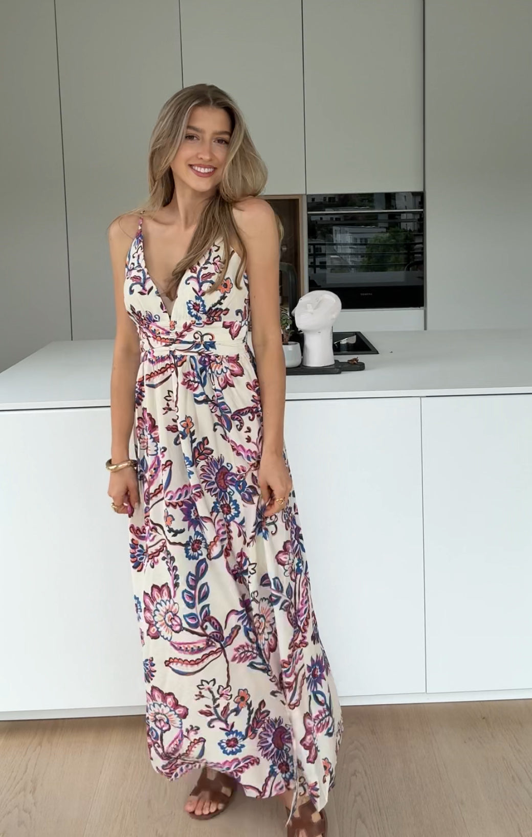 MAXI KLÄNNING MED ROSA BLUMMAR