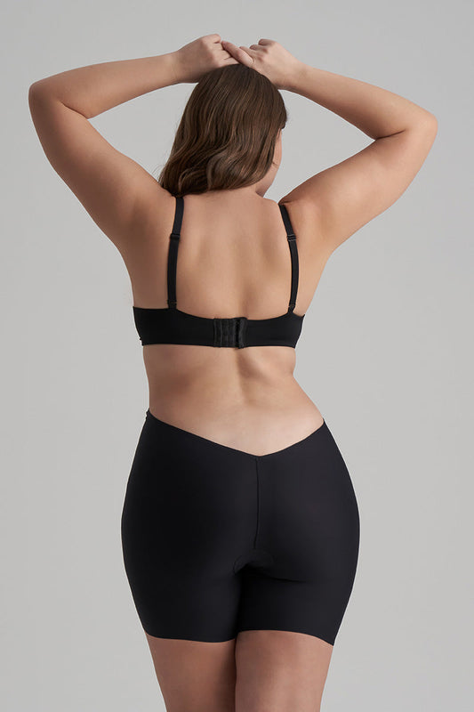 Kort modellande shorts med urklippt rygg Svart LBMWSH