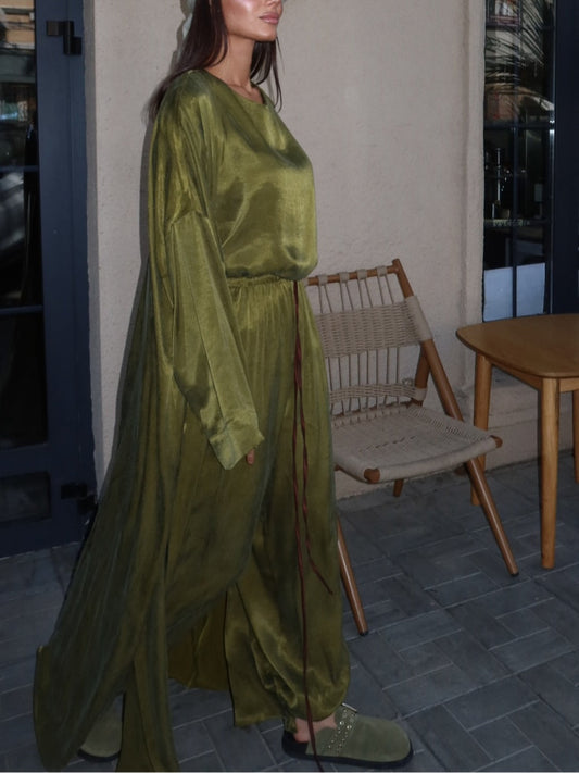 Set med tre delar i grön satin för hösten