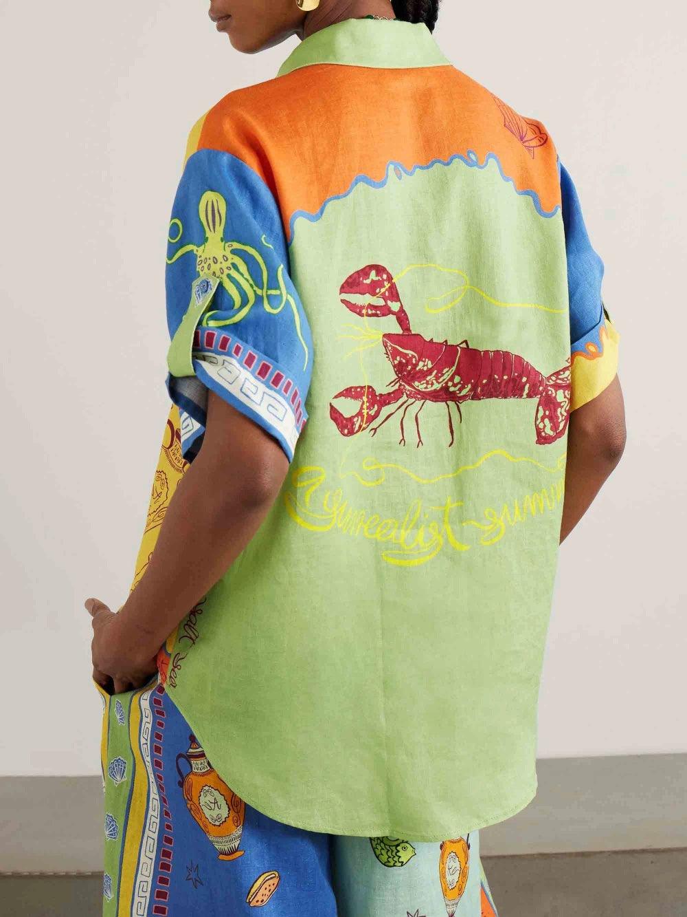 Set med kortärmad sommartryckt skjorta och shorts