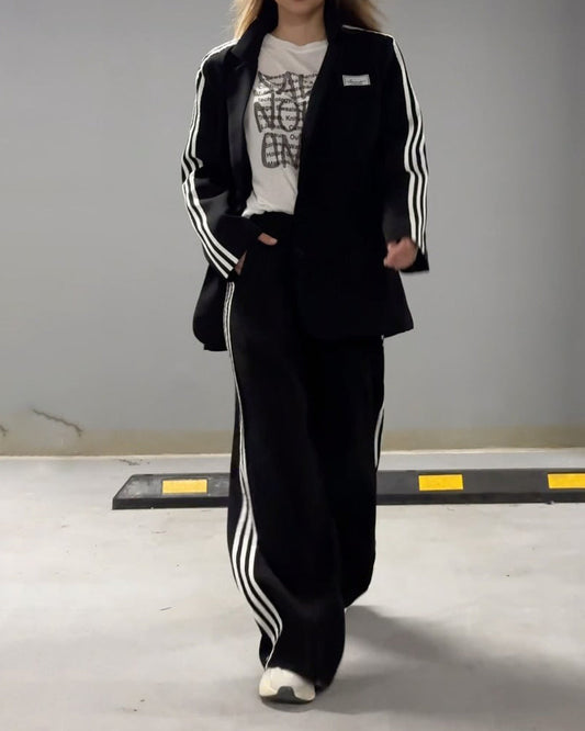 Set med två delar: Trendig randig kavaj och vida byxor