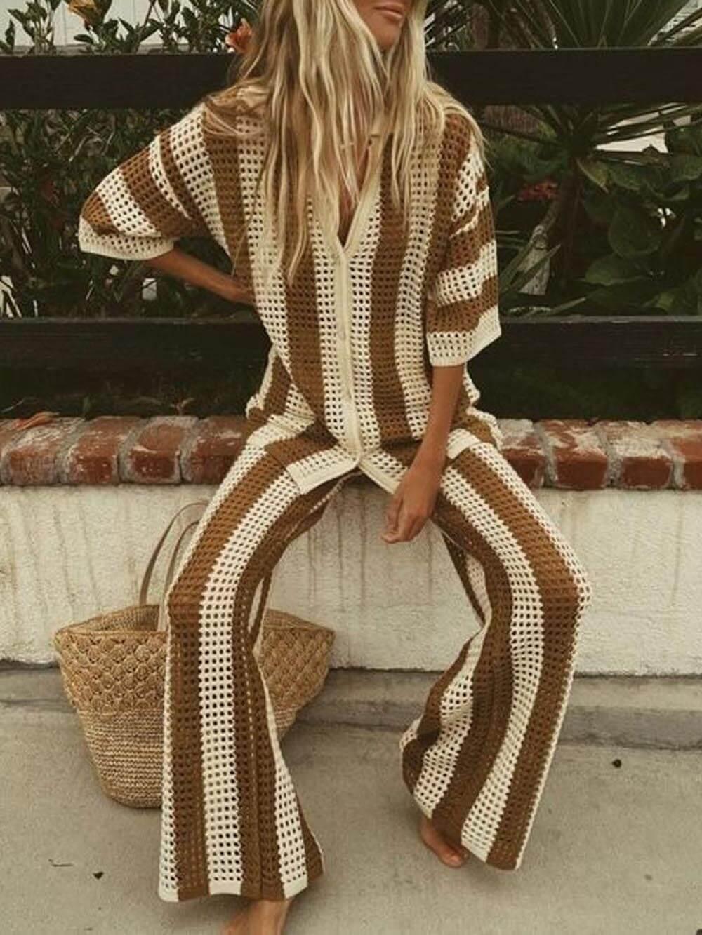 Set de cămașă cu decolteu în V și pantaloni largi, cu dungi, stilat