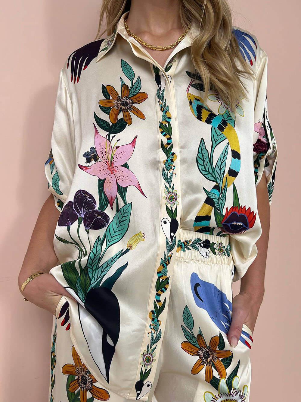 Bluză Oversized cu Buton și Print Unic din Satin cu O Notă Modernă și Sofisticată