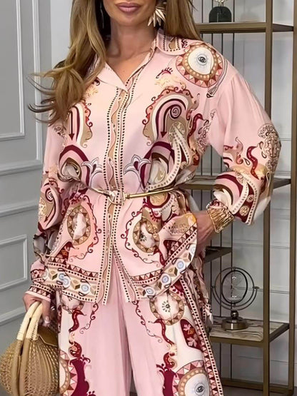 T-shirt med graffiti-mönster och byxor