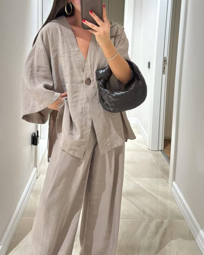 Set med två delar: casual topp med V-ringning och byxor