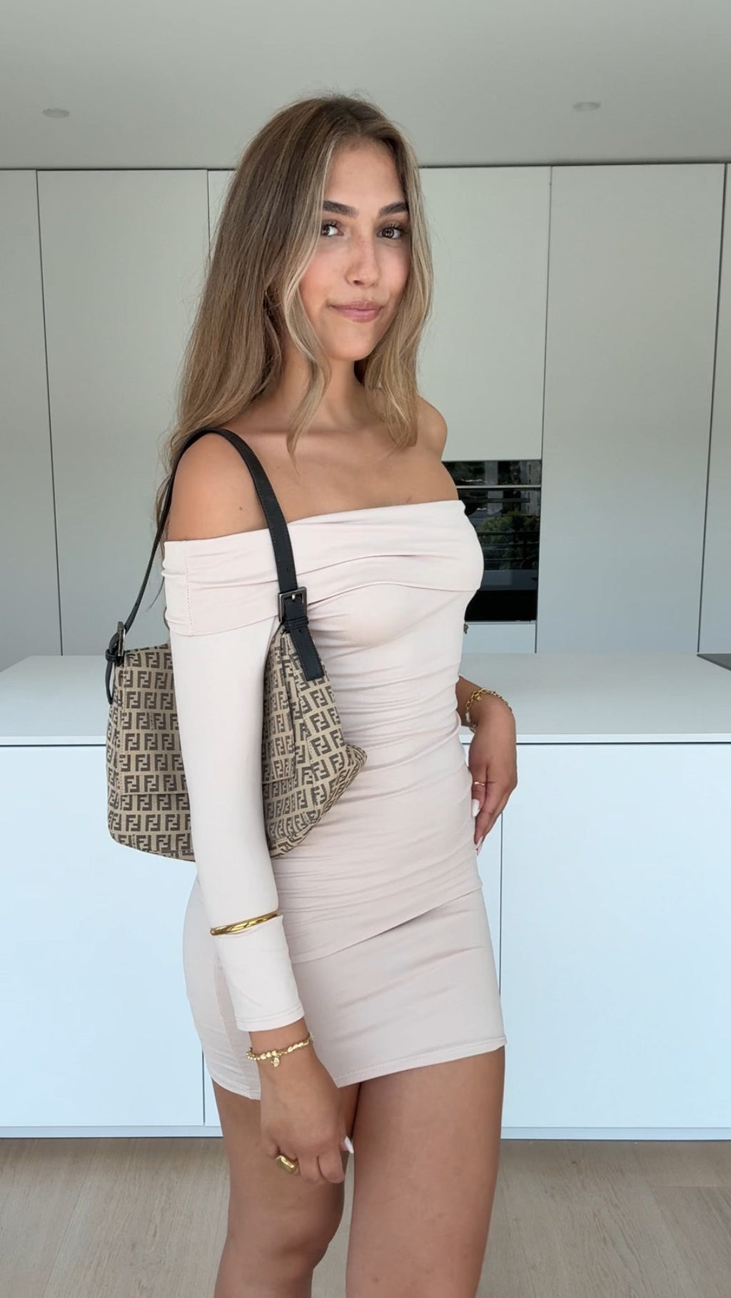 SOFT OFFSHOULDER CREAMY