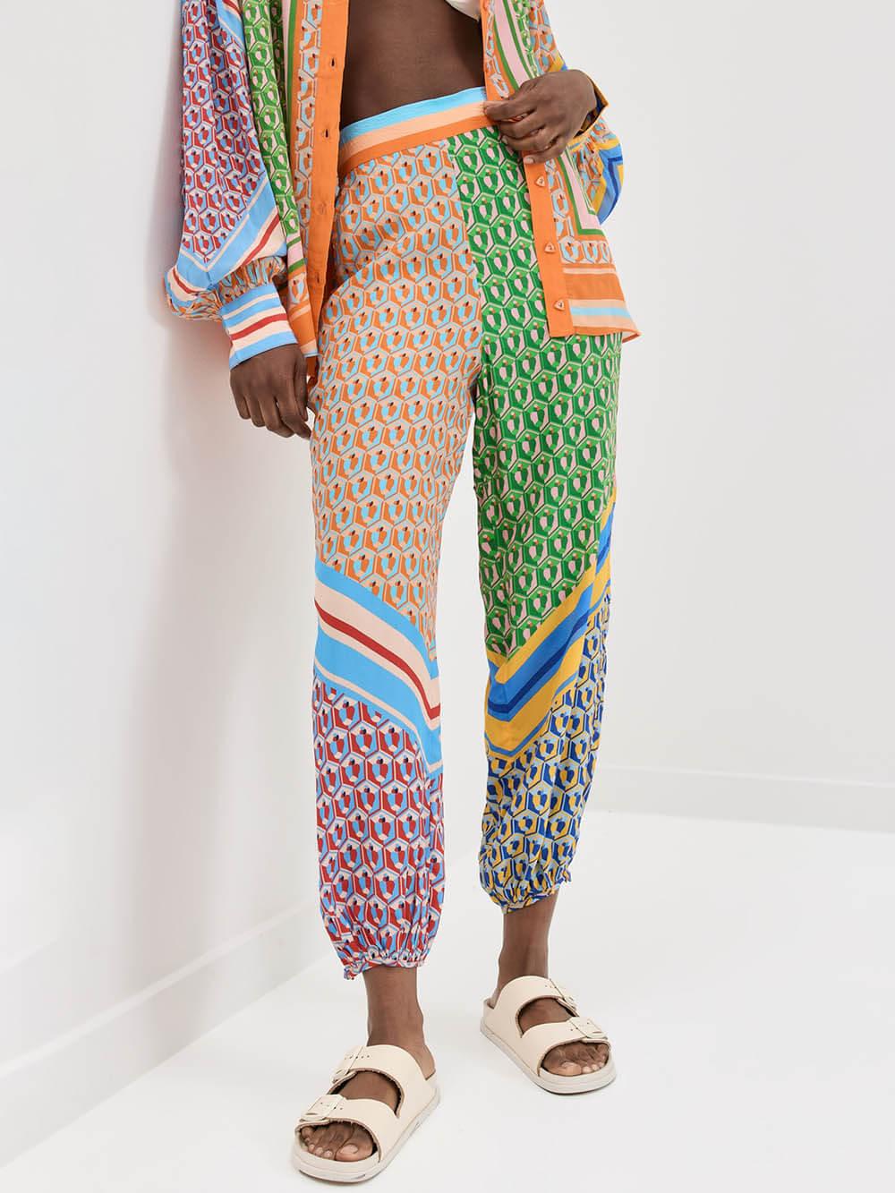 Bredbenta Bloomers med Elastisk Midja och Unika Färgglada Mönster