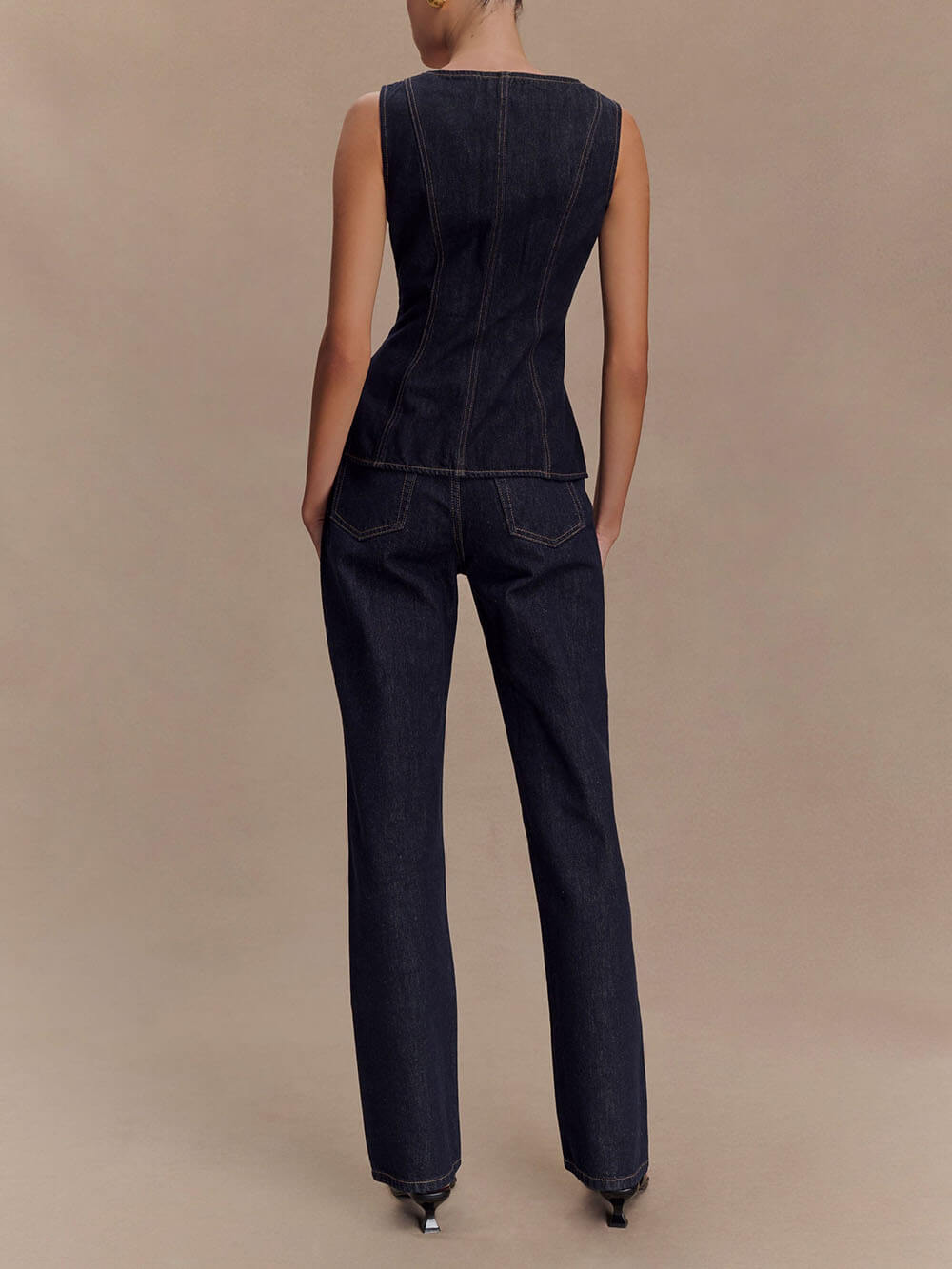 Top med knappar i denim + raka jeans