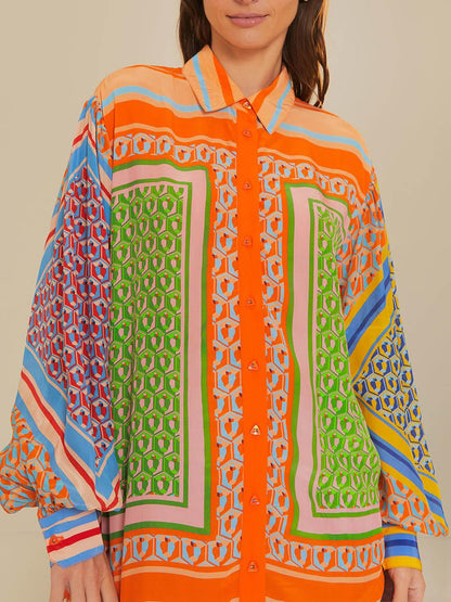 Lätt skjorta med ballongärmar och unik färgglad tryck