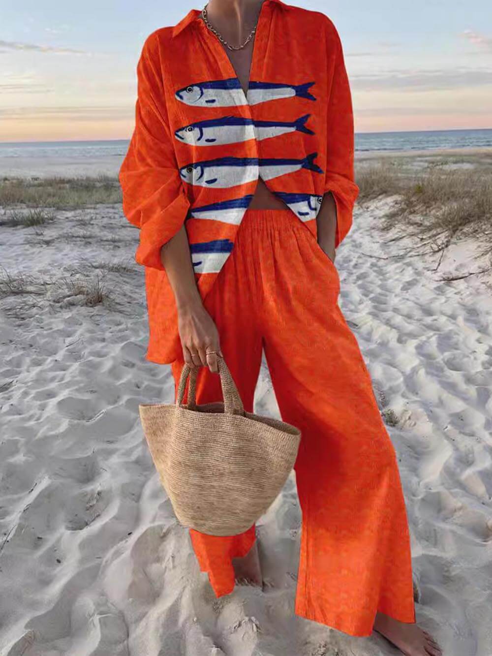 Set med oversized skjorta med casual tryck och vida byxor