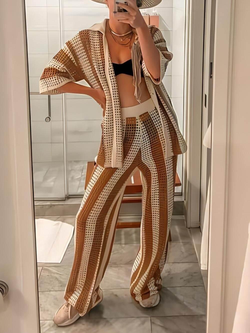 Set de cămașă cu decolteu în V și pantaloni largi, cu dungi, stilat