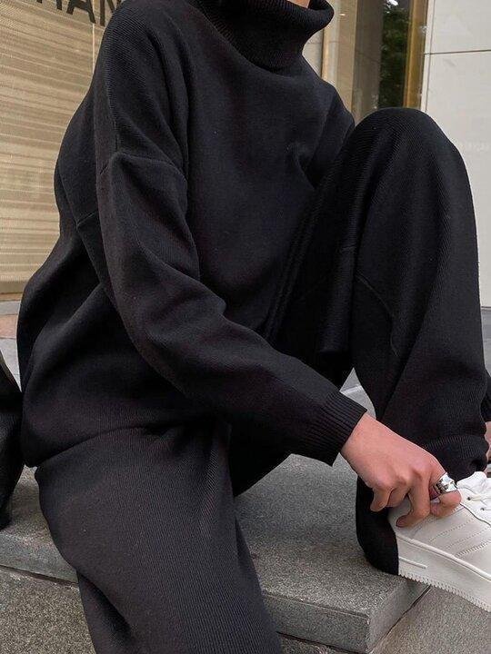 Costum casual tricotat, de culoare solidă