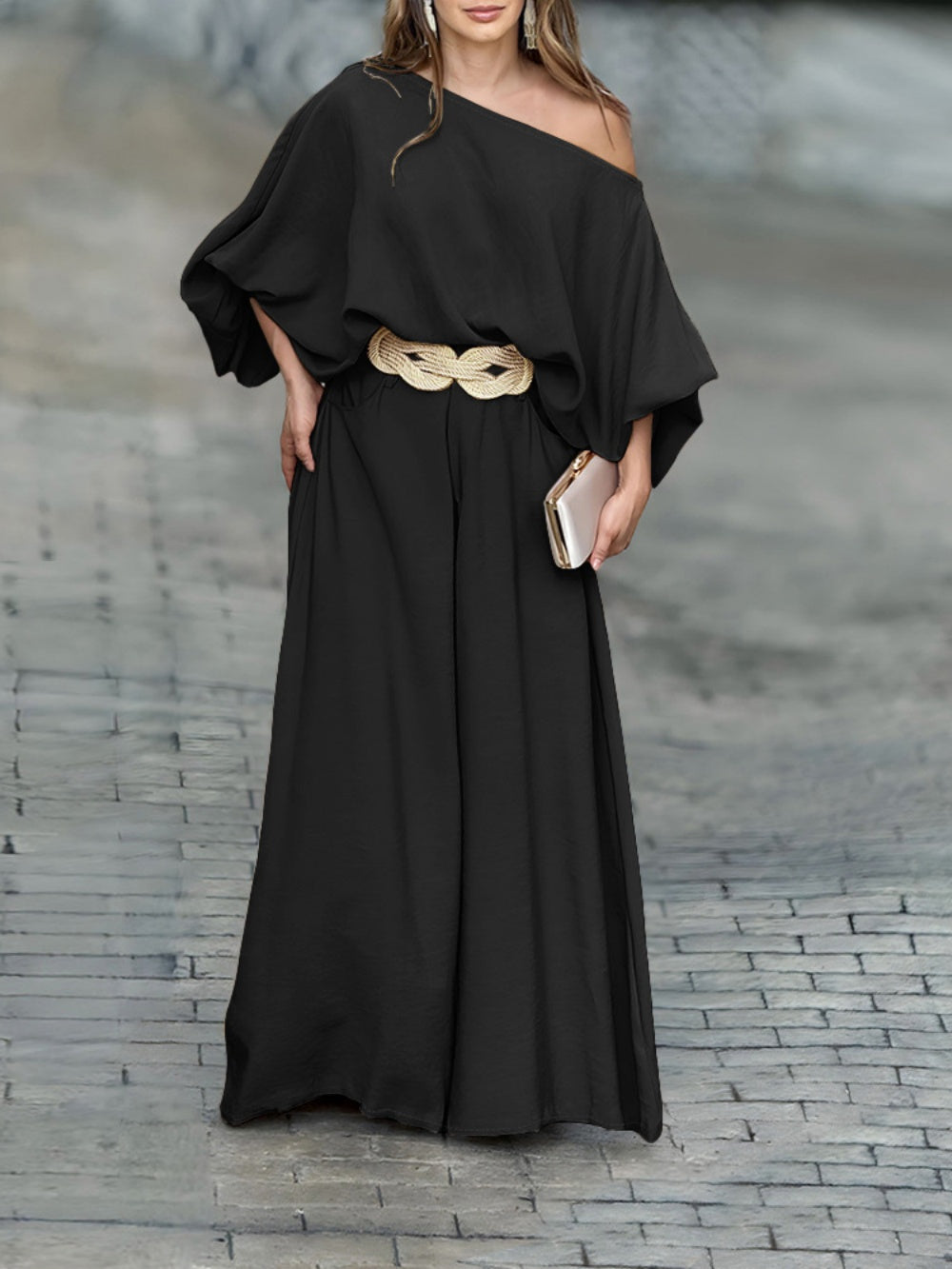 Set med blus med lanternärm och byxor, med bar axlar