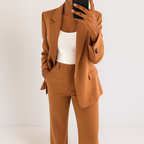 Costum Elegant și Modern din Două Piese