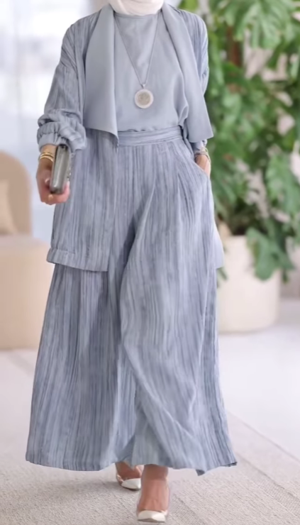 Set casual din trei piese cu dungi verticale