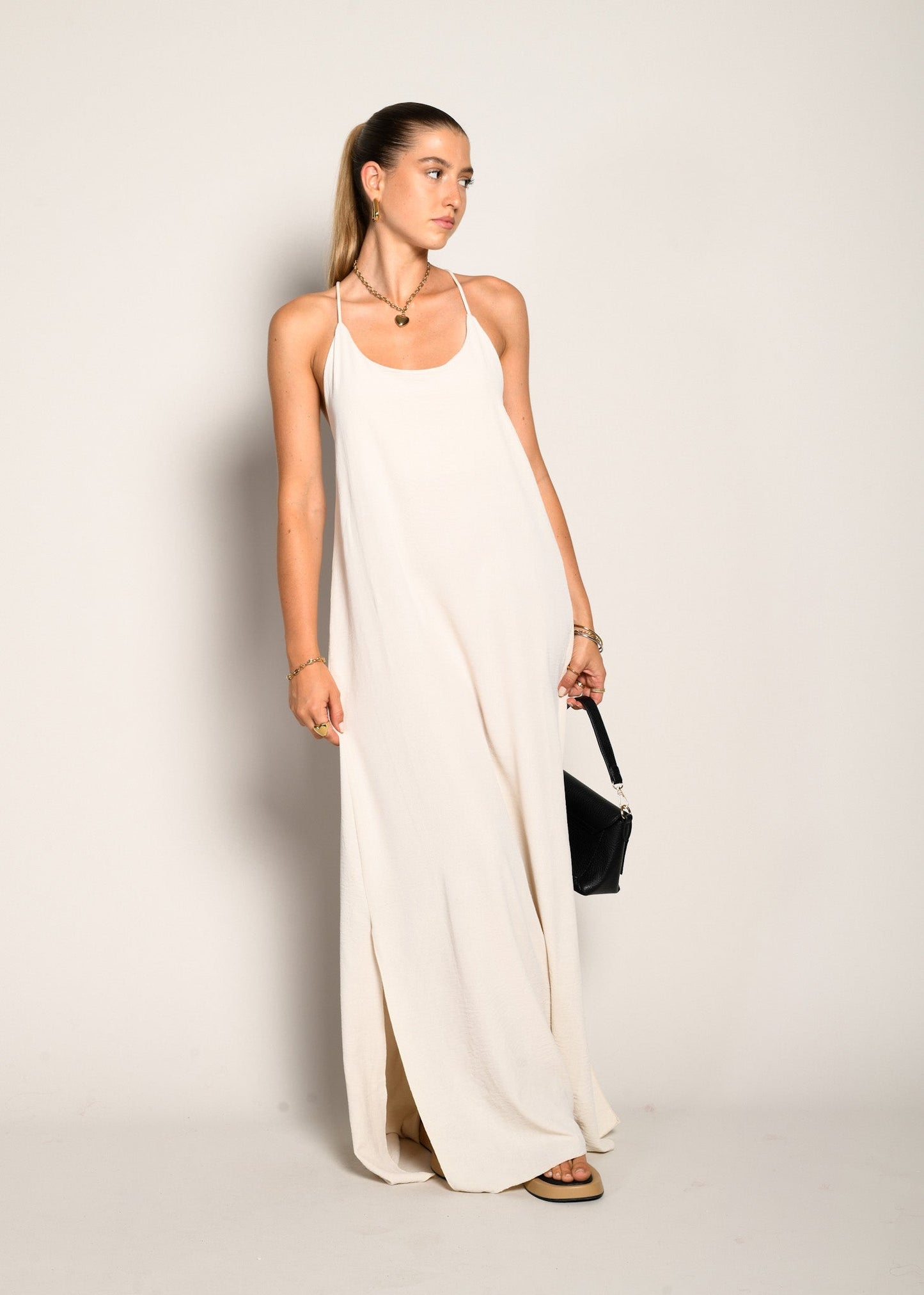MAXI KLÄNNING I BEIGE