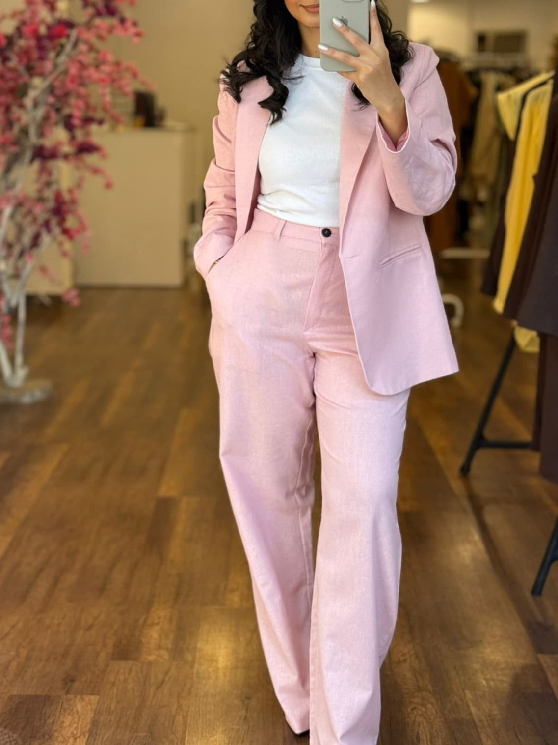 Costum Elegant și Modern din Două Piese Roz