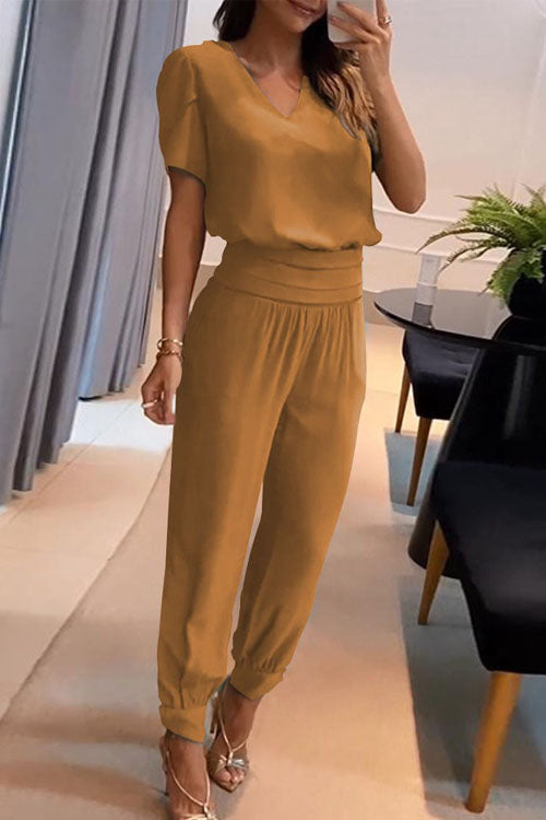 Set med två delar, långbyxor, kort ärm och V-ringning, med avslappnat mönster