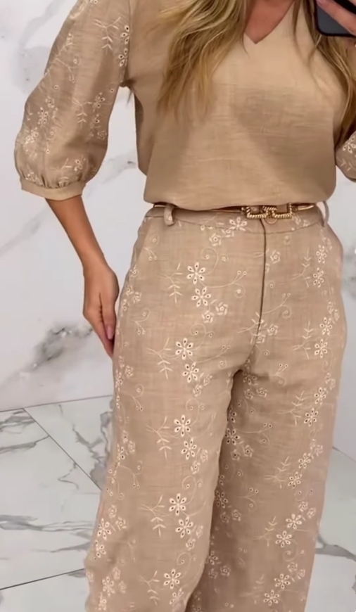 Kostym patchwork med broderitextur