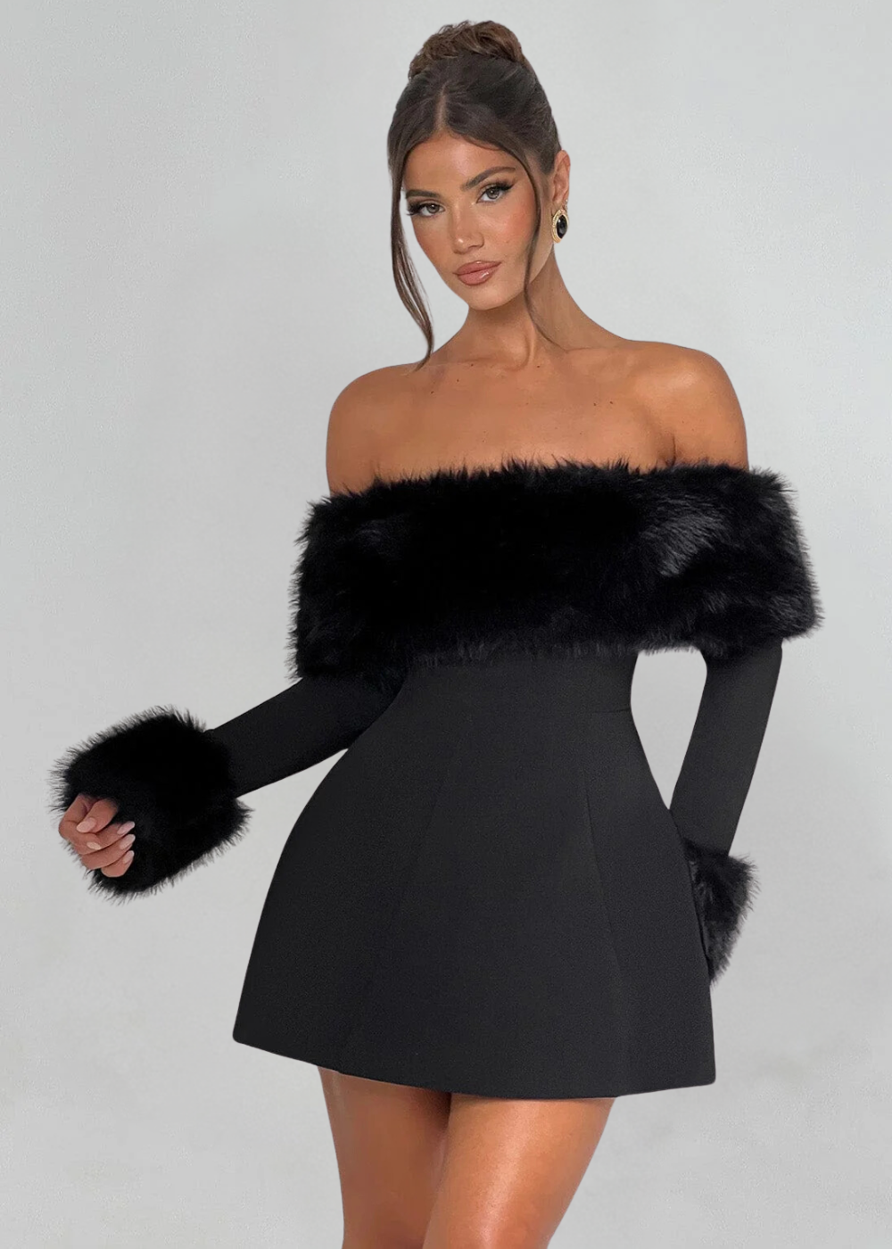 Serena | Rochie mini fără umeri cu mâneci din blană