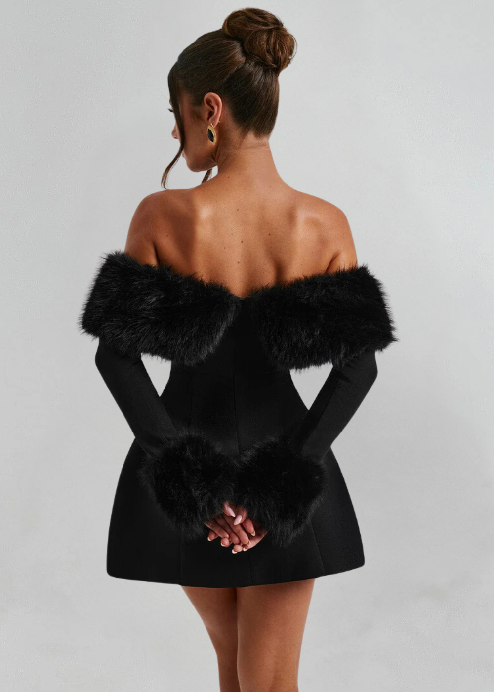 Serena | Rochie mini fără umeri cu mâneci din blană