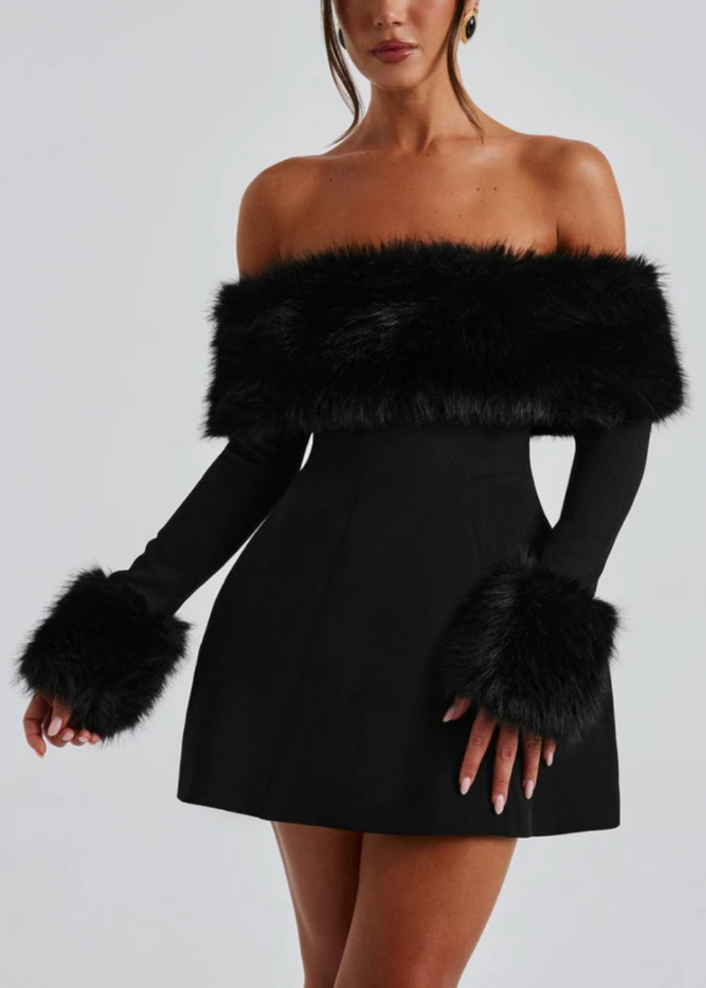 Serena | Rochie mini fără umeri cu mâneci din blană