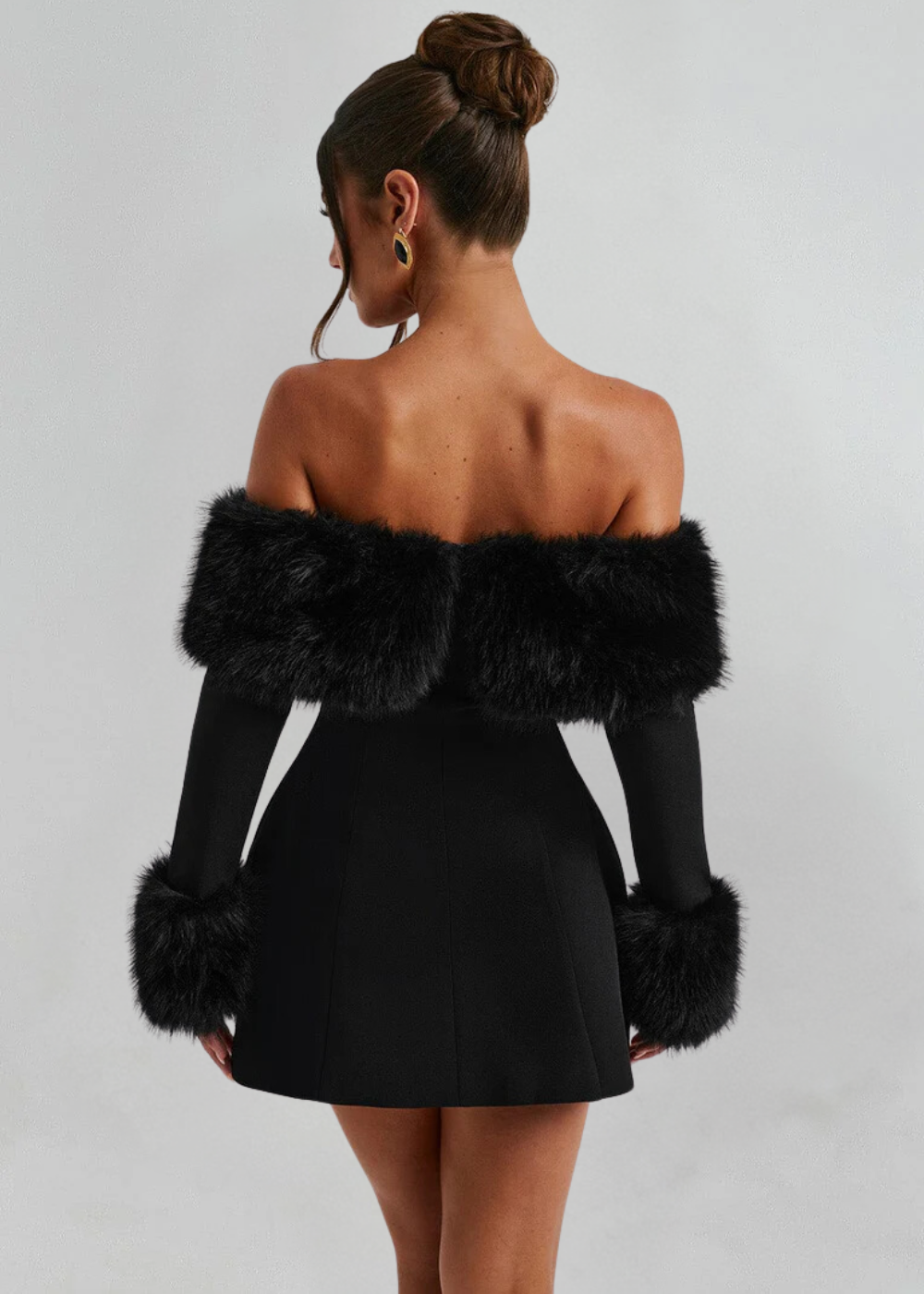 Serena | Rochie mini fără umeri cu mâneci din blană