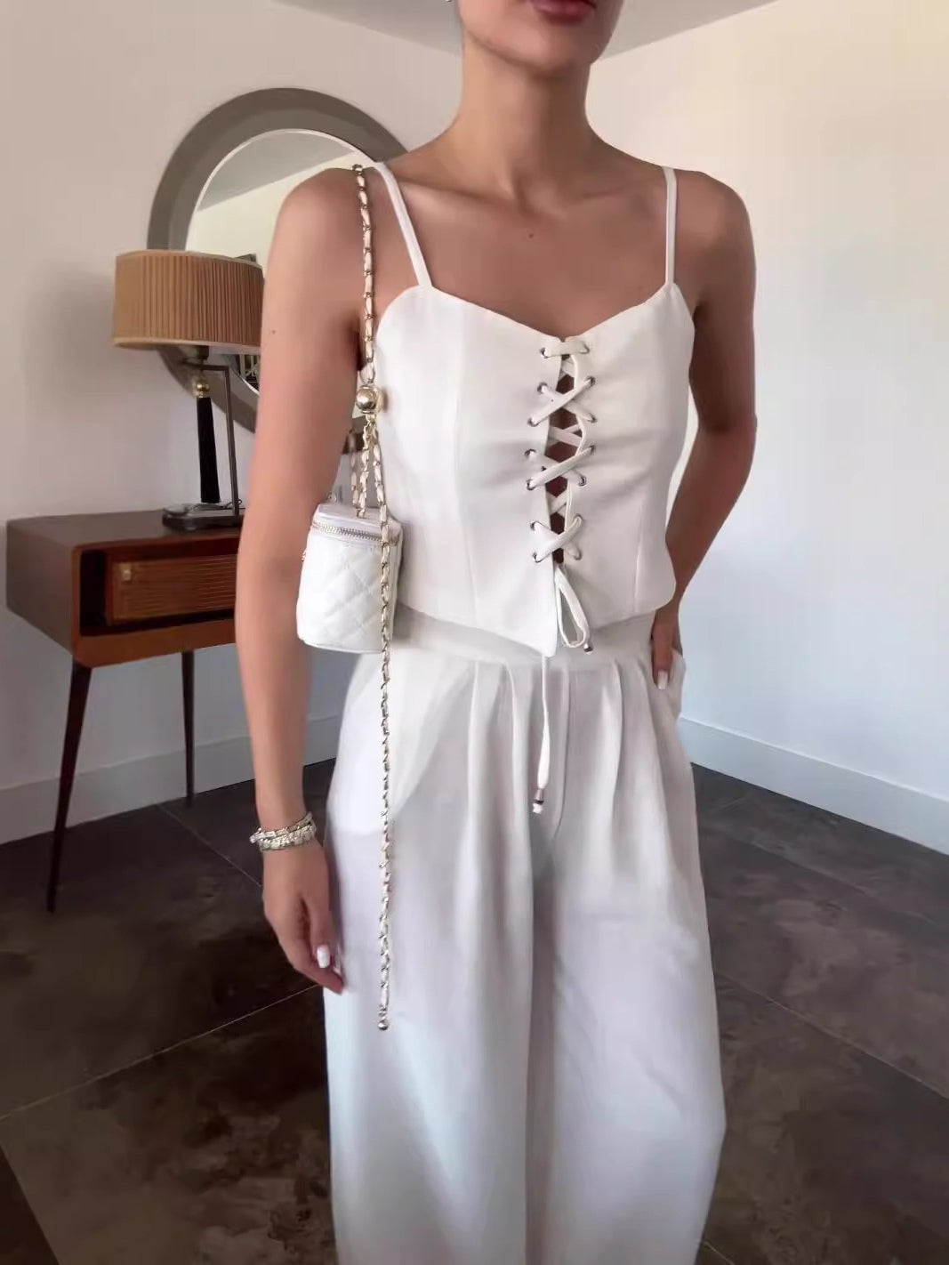 Set med två delar med axelband och rosett i linneblandning