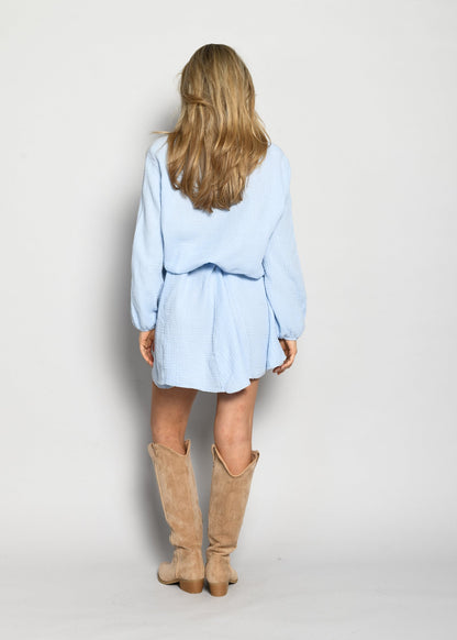 LJUSBLÅ WAFFLE KLÄNNING