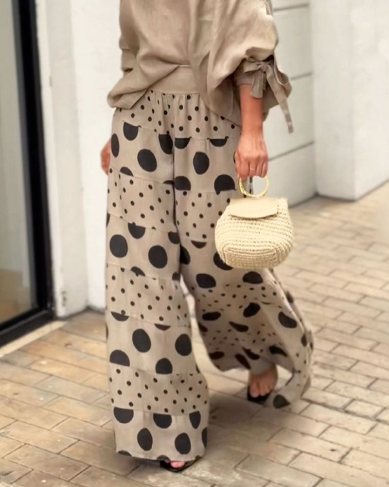 Set med två delar: Casual topp med axlar och byxor med tryck