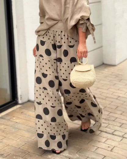 Set med två delar: Casual topp med axlar och byxor med tryck