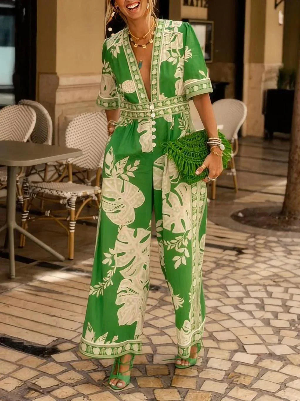 Kort jumpsuit med blommönster för semester, V-ringning
