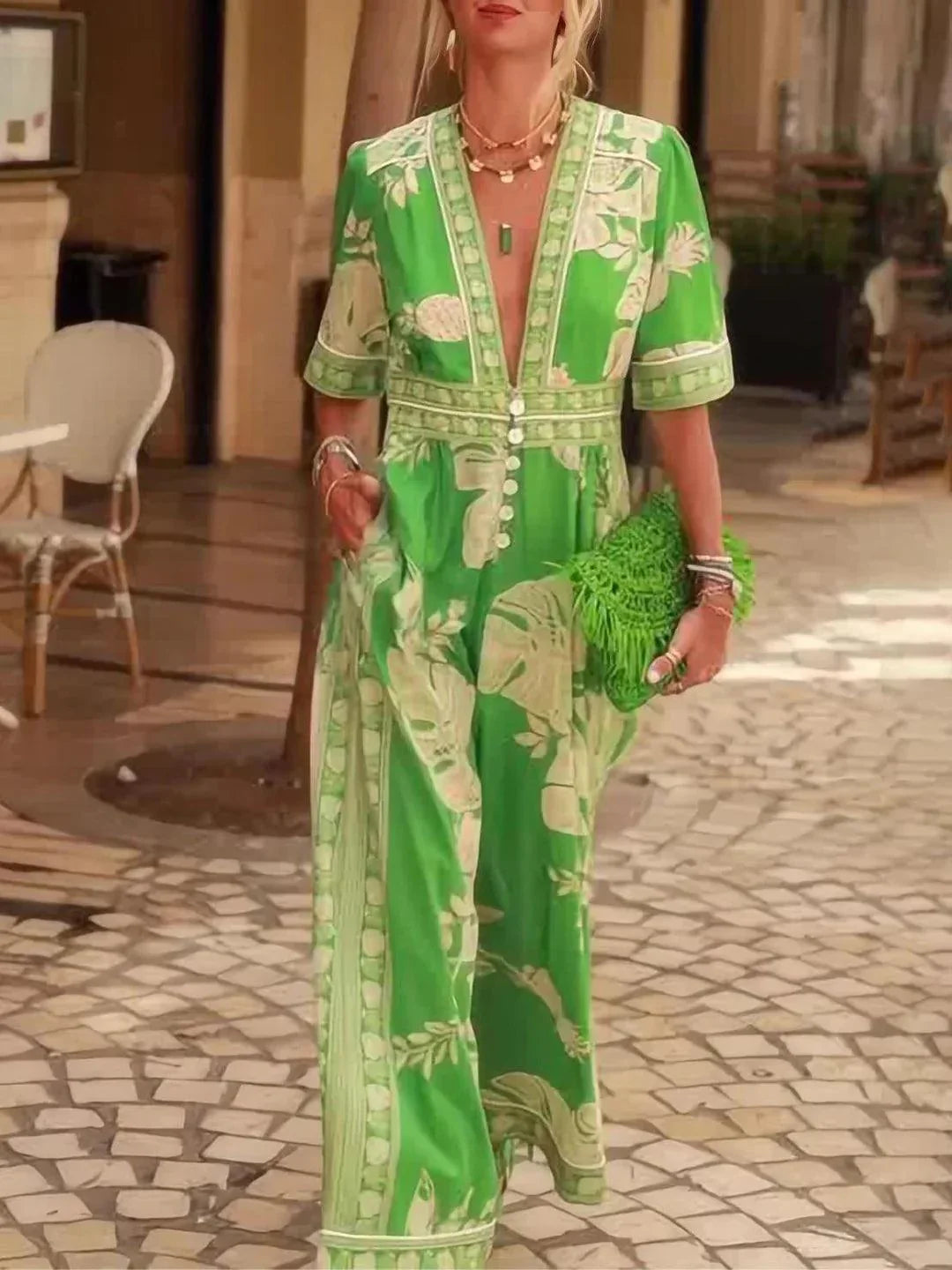 Kort jumpsuit med blommönster för semester, V-ringning