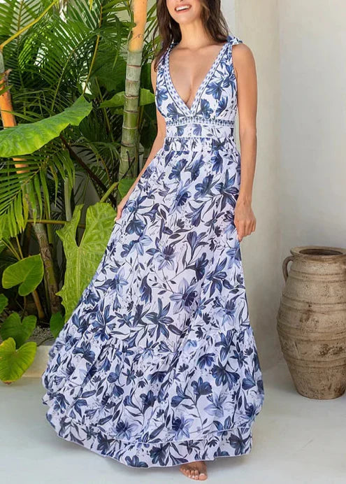 Bikini med V-ringning, spets och kjol01