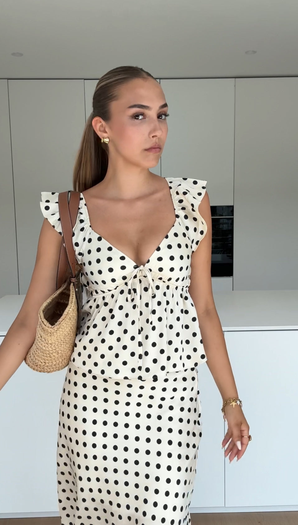TOP SATIN CU PUNCTE POLKA CREME