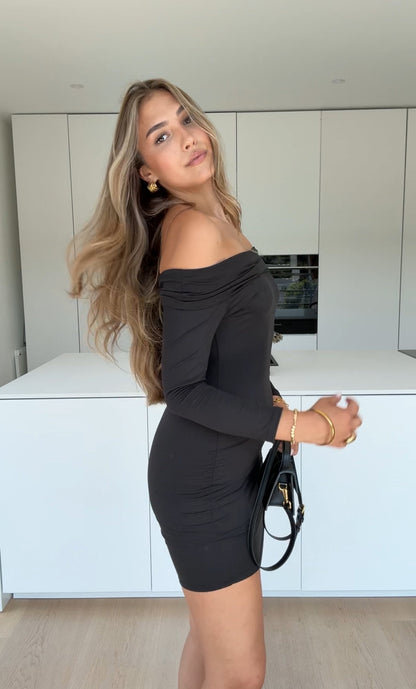 MÖRKSVART OFFSHOULDER KLÄDSEL