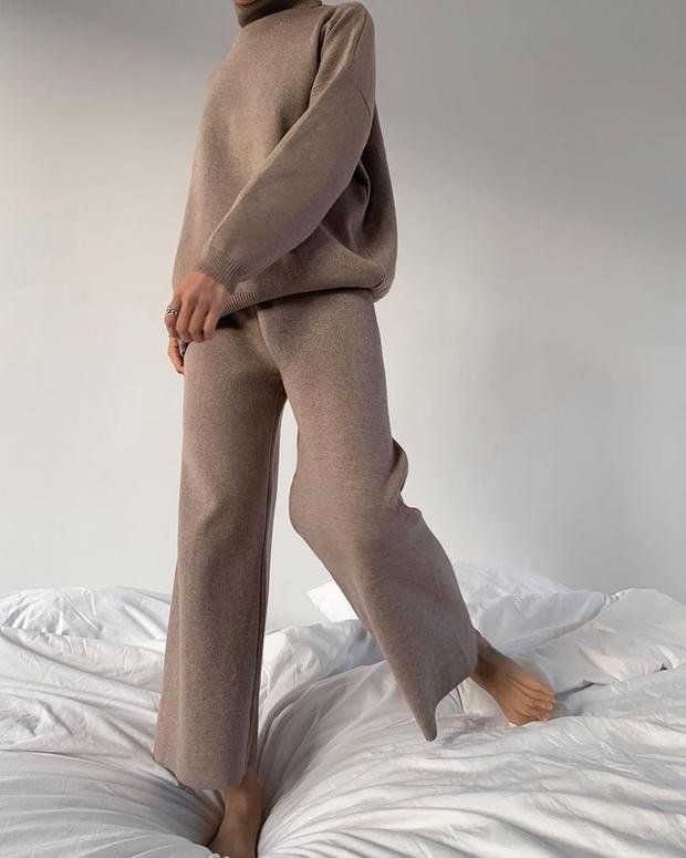 Costum casual tricotat, de culoare solidă