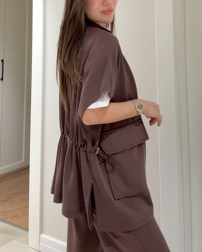 Set med topp och byxor med elastiska detaljer för midjan