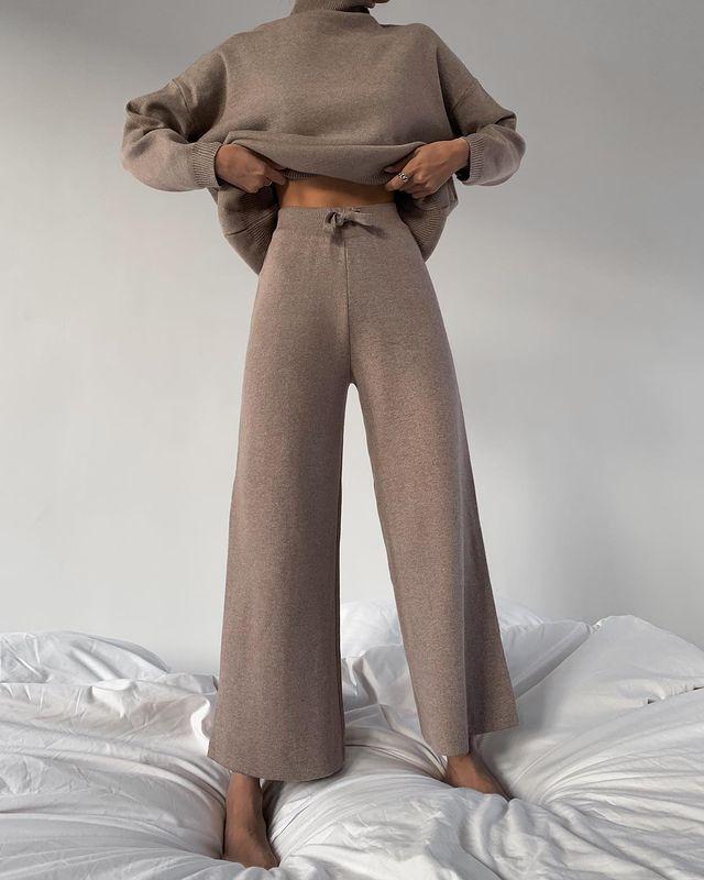 Costum casual tricotat, de culoare solidă