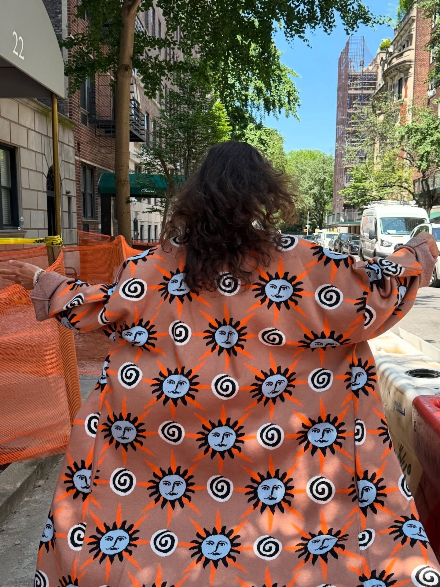 Stickad tröja med lång ärm, tryckt med sol