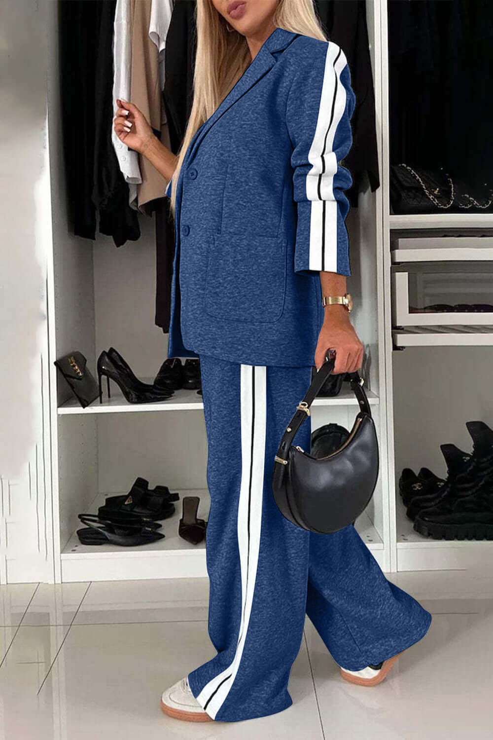 Set med topp och byxor med kontrasterande krage