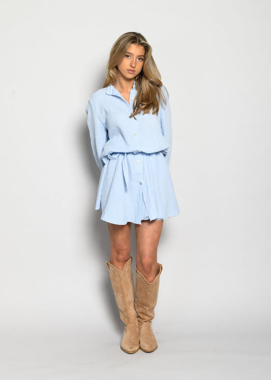 LJUSBLÅ WAFFLE KLÄNNING