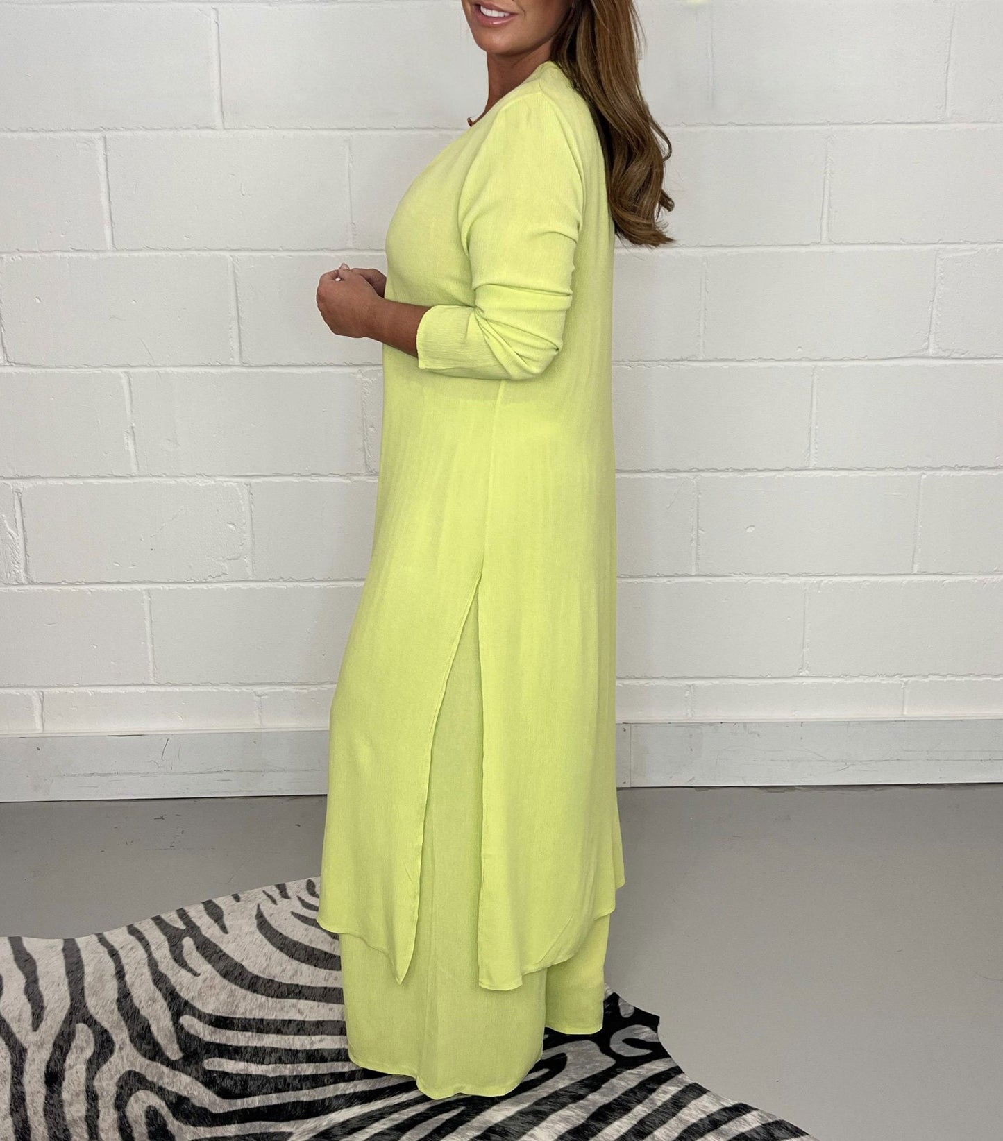 Set med lång casual skjorta i två delar och matchande byxor