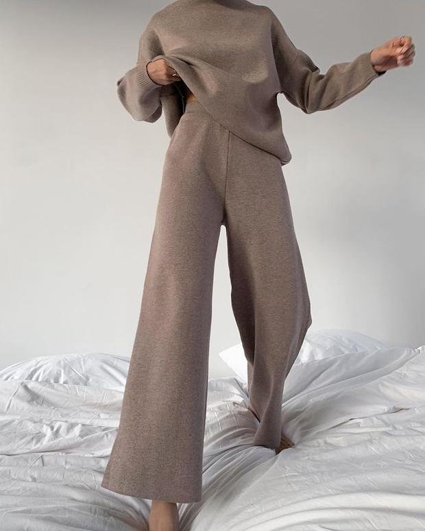 Costum casual tricotat, de culoare solidă